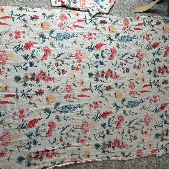 Spring Floral Sheer Rod pocket Curtain panels set of 2 Size 83 X 57 - Picture 1 of 6